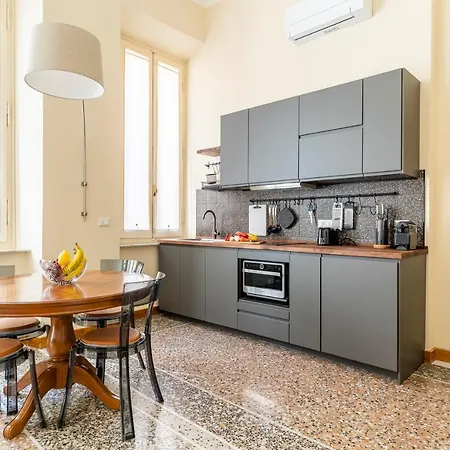 Flat-2 Min Walk The Cathedral! Apartment *