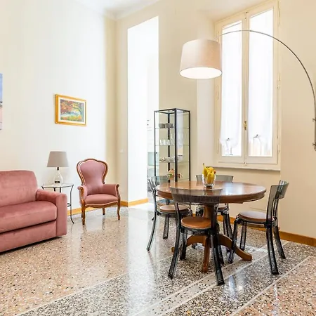 Apartment Guesthost - Flat-2 Min Walk The Cathedral! *