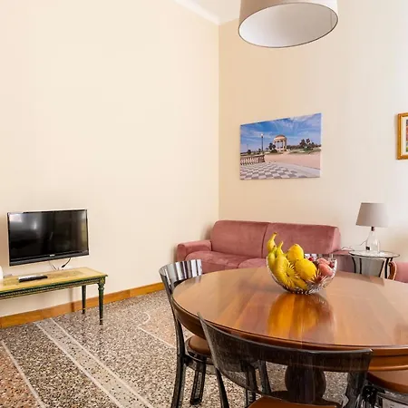 Apartment Guesthost - Flat-2 Min Walk The Cathedral! *