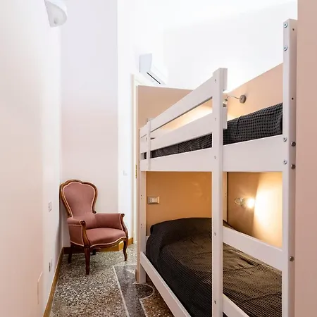 Flat-2 Min Walk The Cathedral! Apartment *
